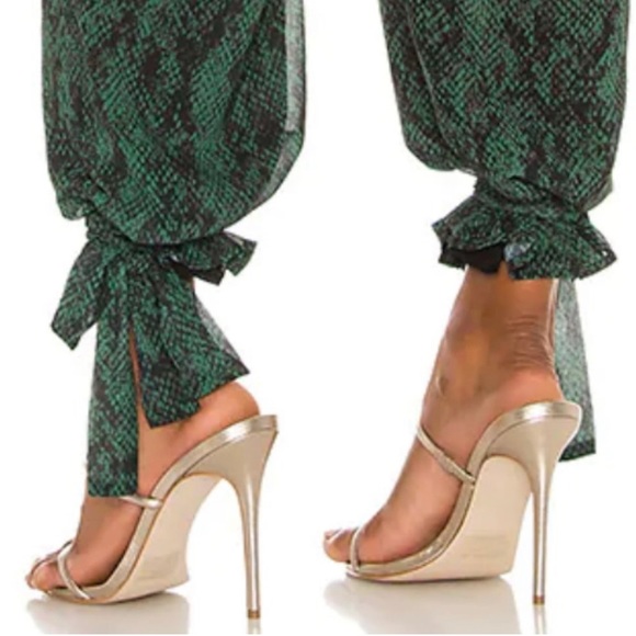 Michael Costello × REVOLVE Gwendolyn Jumpsuit in Green
Snake NWT Size XS - Picture 3 of 3